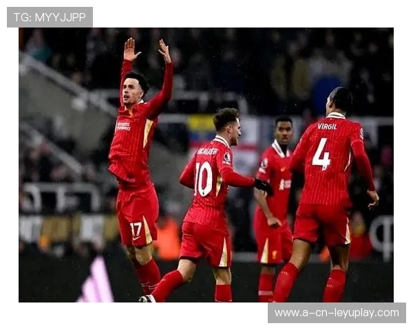 利物浦关键战取胜，红军重返榜首行列，利物浦红军和中国红军